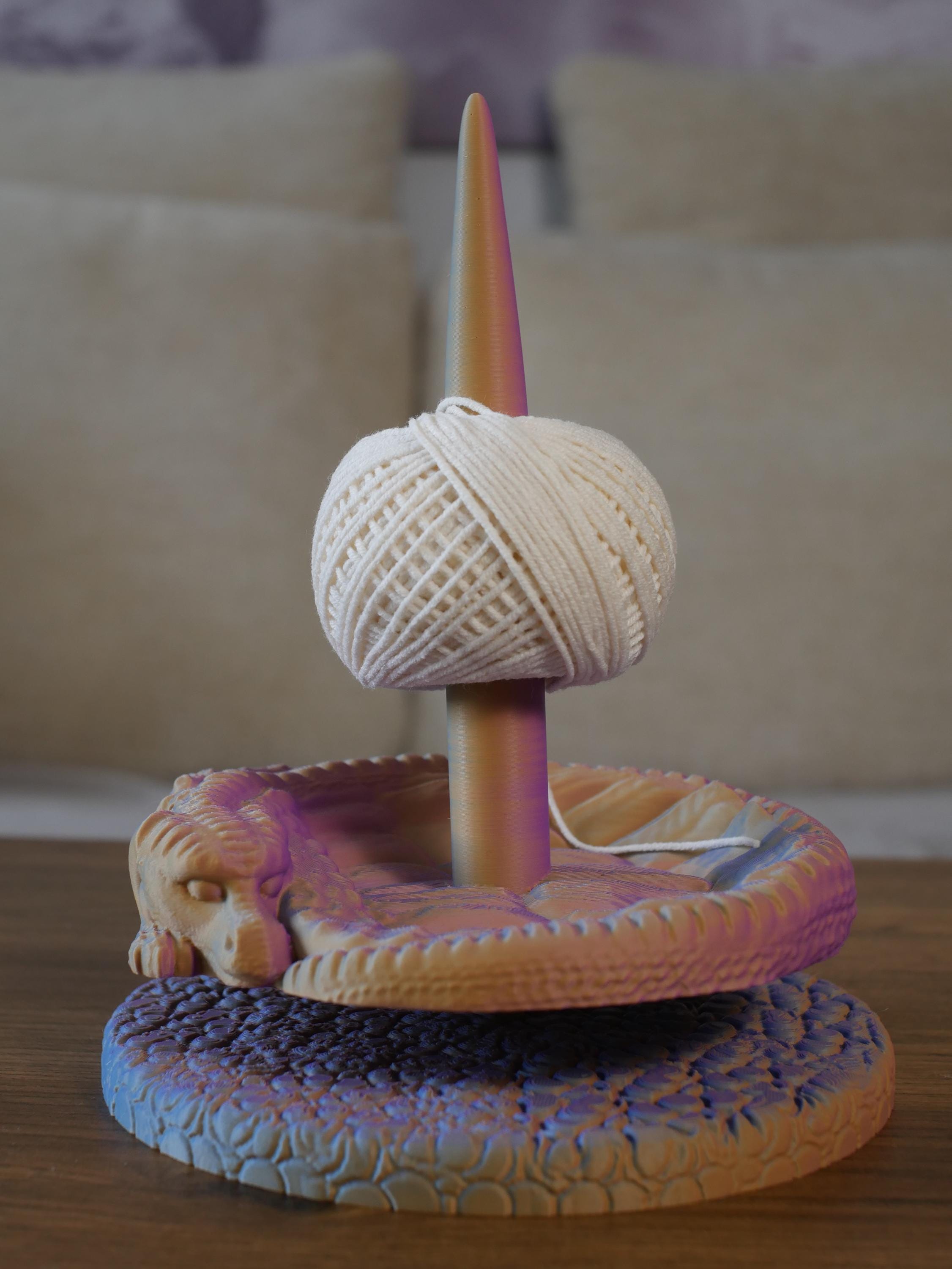 Hiladora de hilo con forma de dragón impresa en 3D: herramienta ligera para manualidades