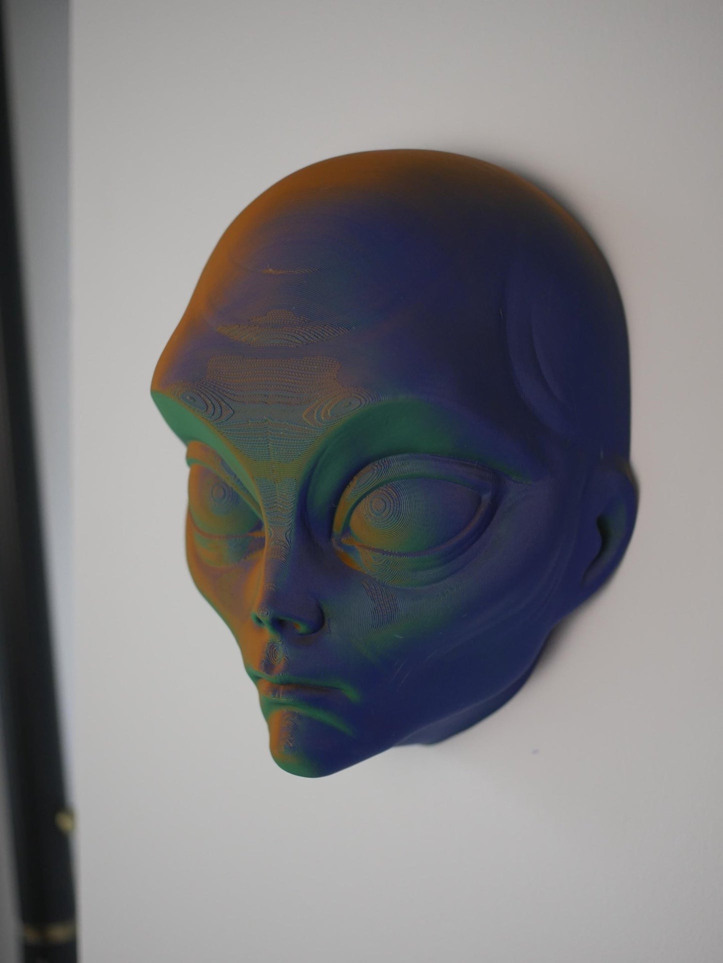 Arte de pared con cabeza de extraterrestre personalizada / Decoración de ciencia ficción impresa en 3D personalizada / Escultura extraterrestre / Regalo geek único / Oficina en casa