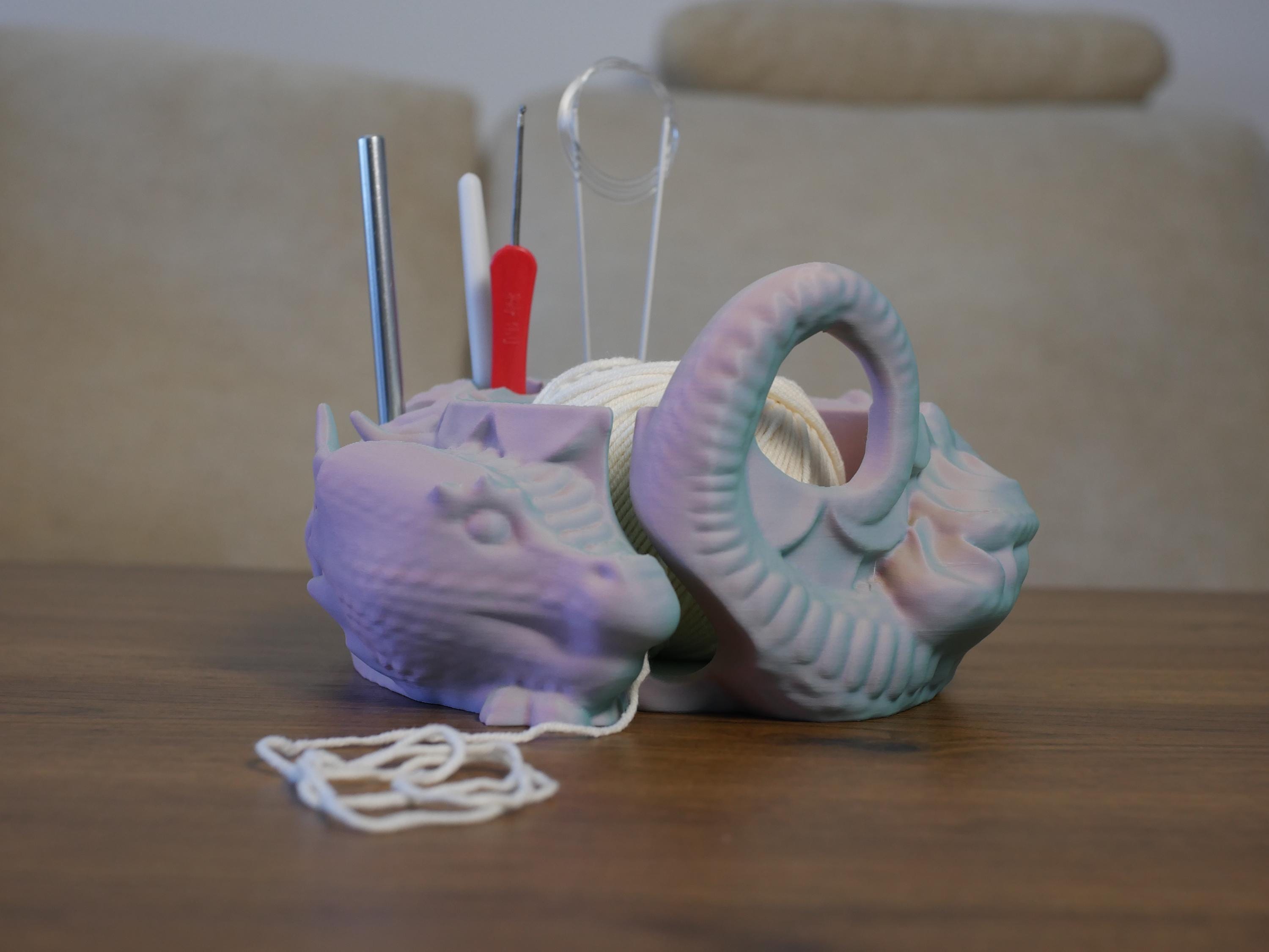 Cuenco de lana con forma de dragón impreso en 3D: organizador y soporte para herramientas de crochet