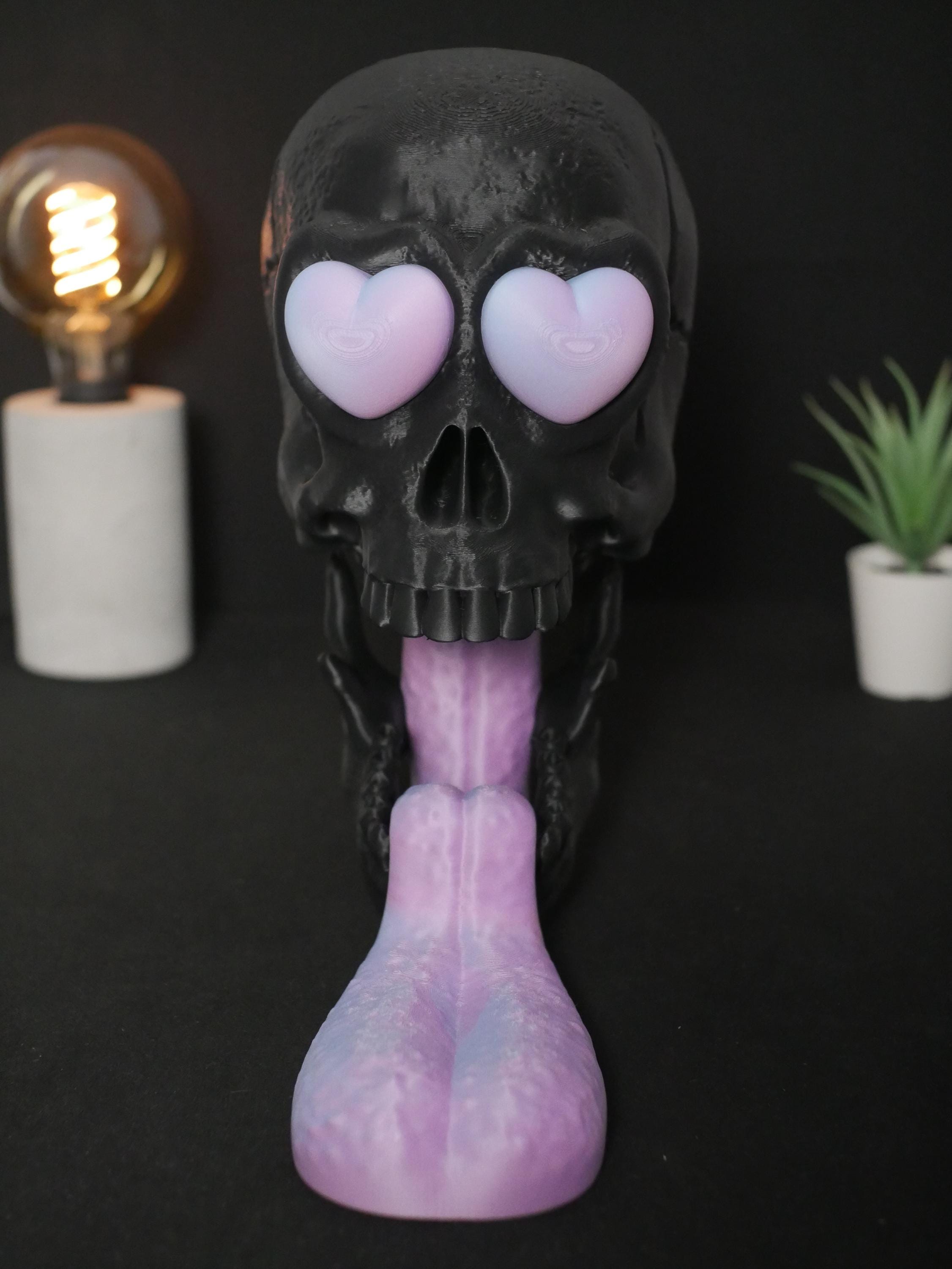 Soporte para auriculares con forma de calavera, decoración de calavera con ojos de corazón, soporte único para auriculares de sala de juegos, regalo de estética alternativa, accesorio de escritorio