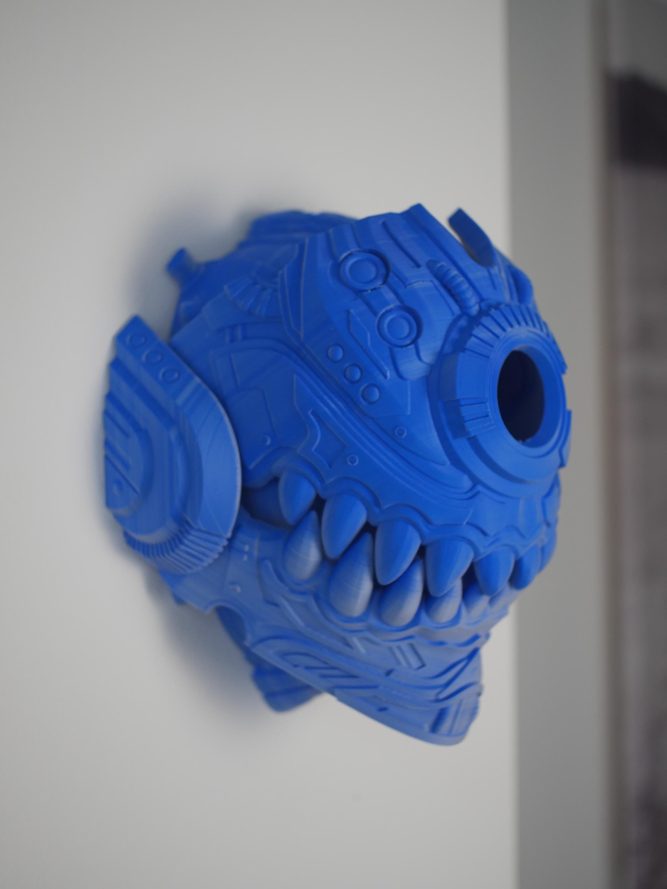Cabeza de robot articulada impresa en 3D / Se abre para revelar un extraterrestre / Arte de pared de ciencia ficción y decoración de escritorio con soporte / Regalo geek