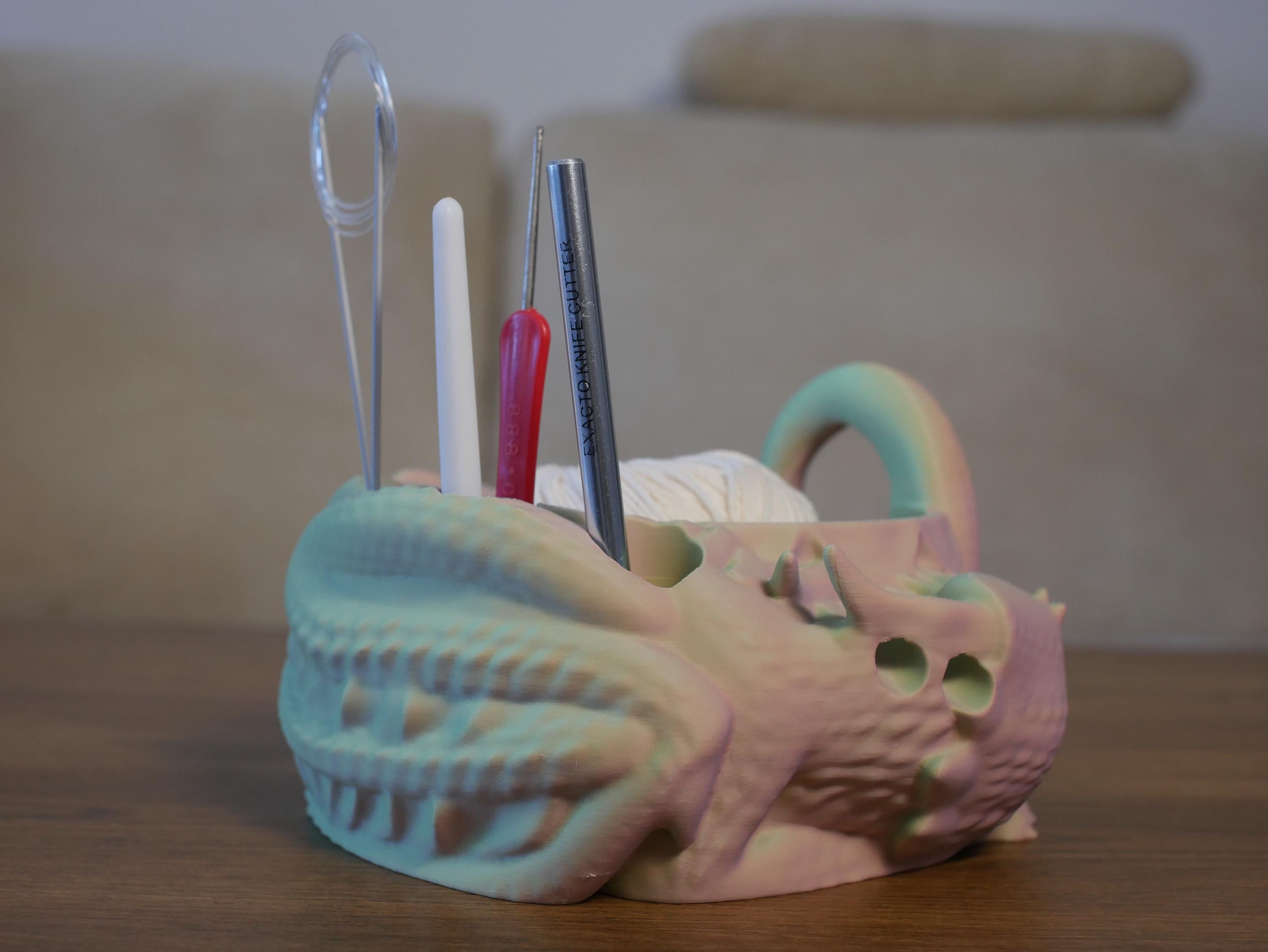 Cuenco de lana con forma de dragón impreso en 3D: organizador y soporte para herramientas de crochet