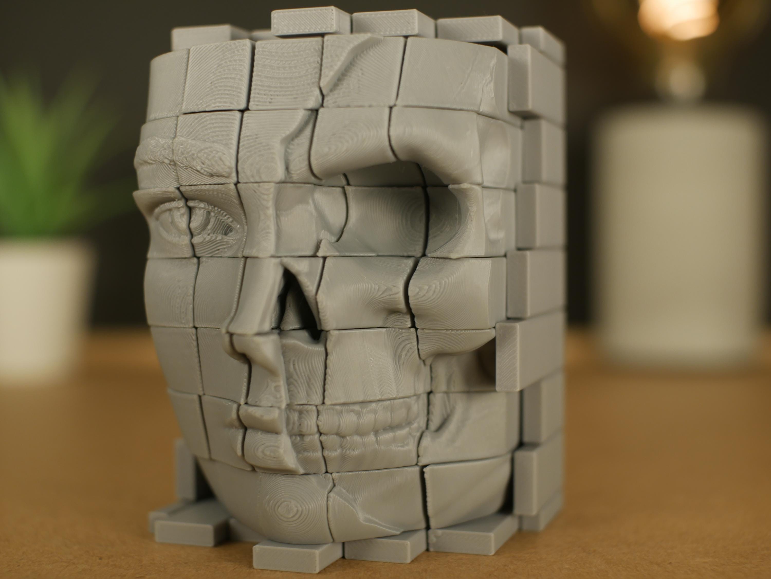 Figura de calavera pixelada: decoración para videojuegos y juguete antiestrés