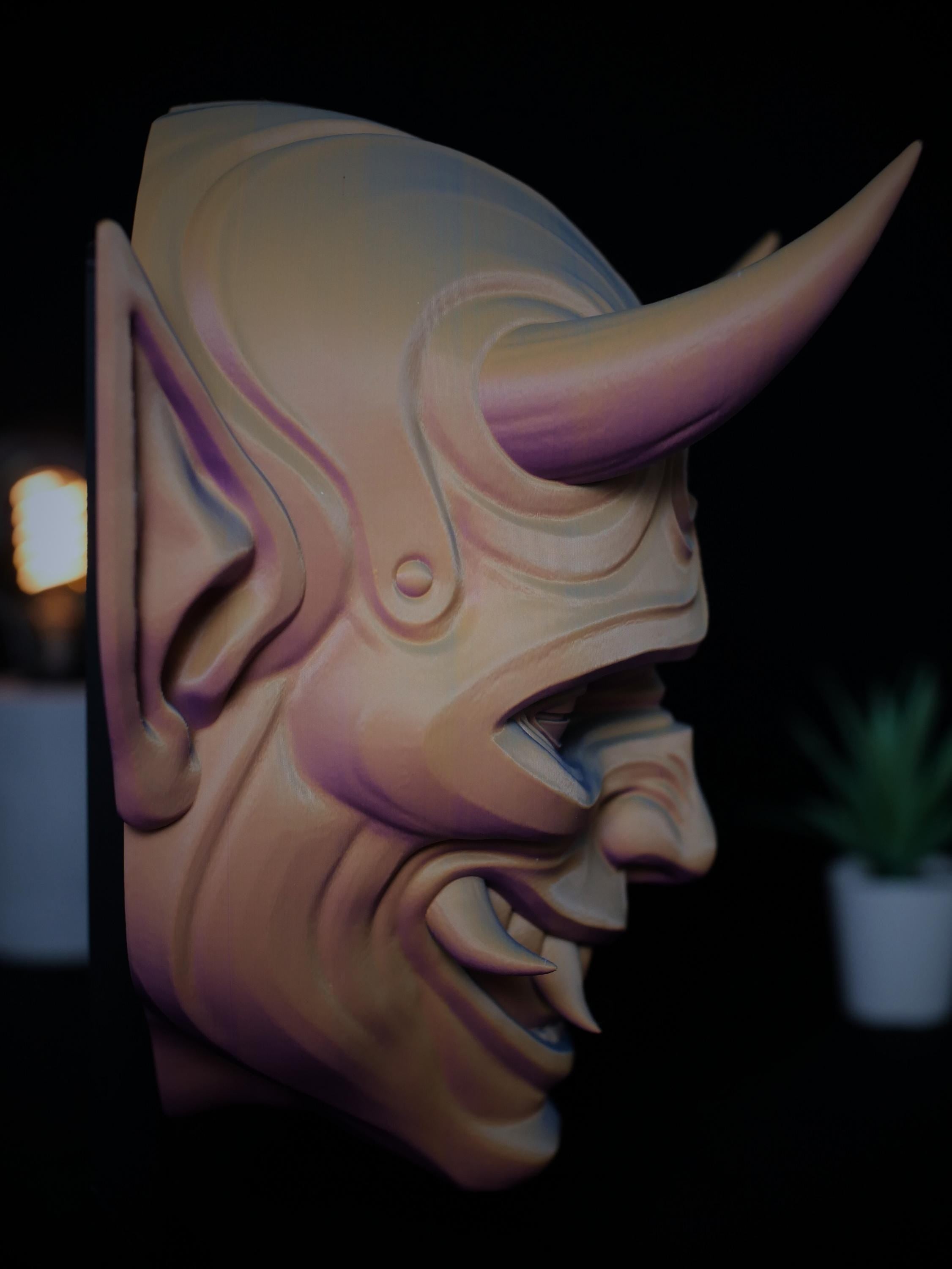 Soporte para auriculares ONI: organizador de oficina, soporte para auriculares de estudio, máscara japonesa ONI, incluye base (soporte de pared opcional) Regalo perfecto.