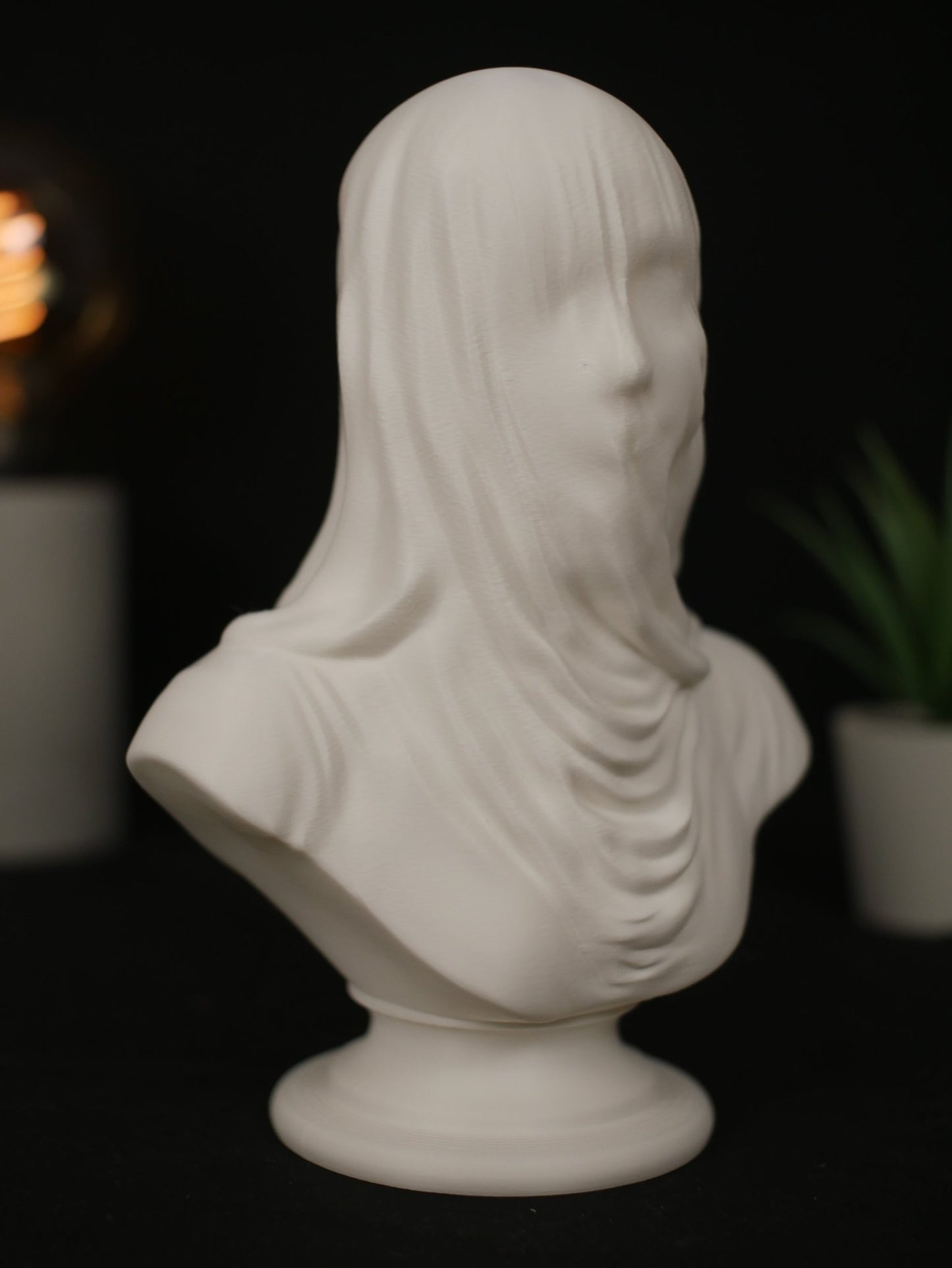 Busto Escultural "La Dama Velada" – Arte Moderno y Minimalista