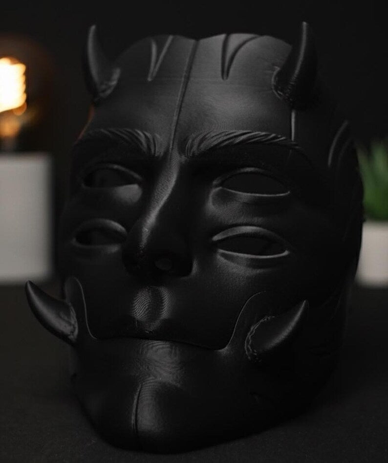 Máscara de Demonio Articulada Argos con Cuernos para Cosplay y Halloween