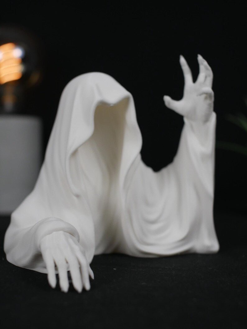 Figura Espectro Encapuchado "Emergiendo" – Decoración de Fantasía para Escritorio