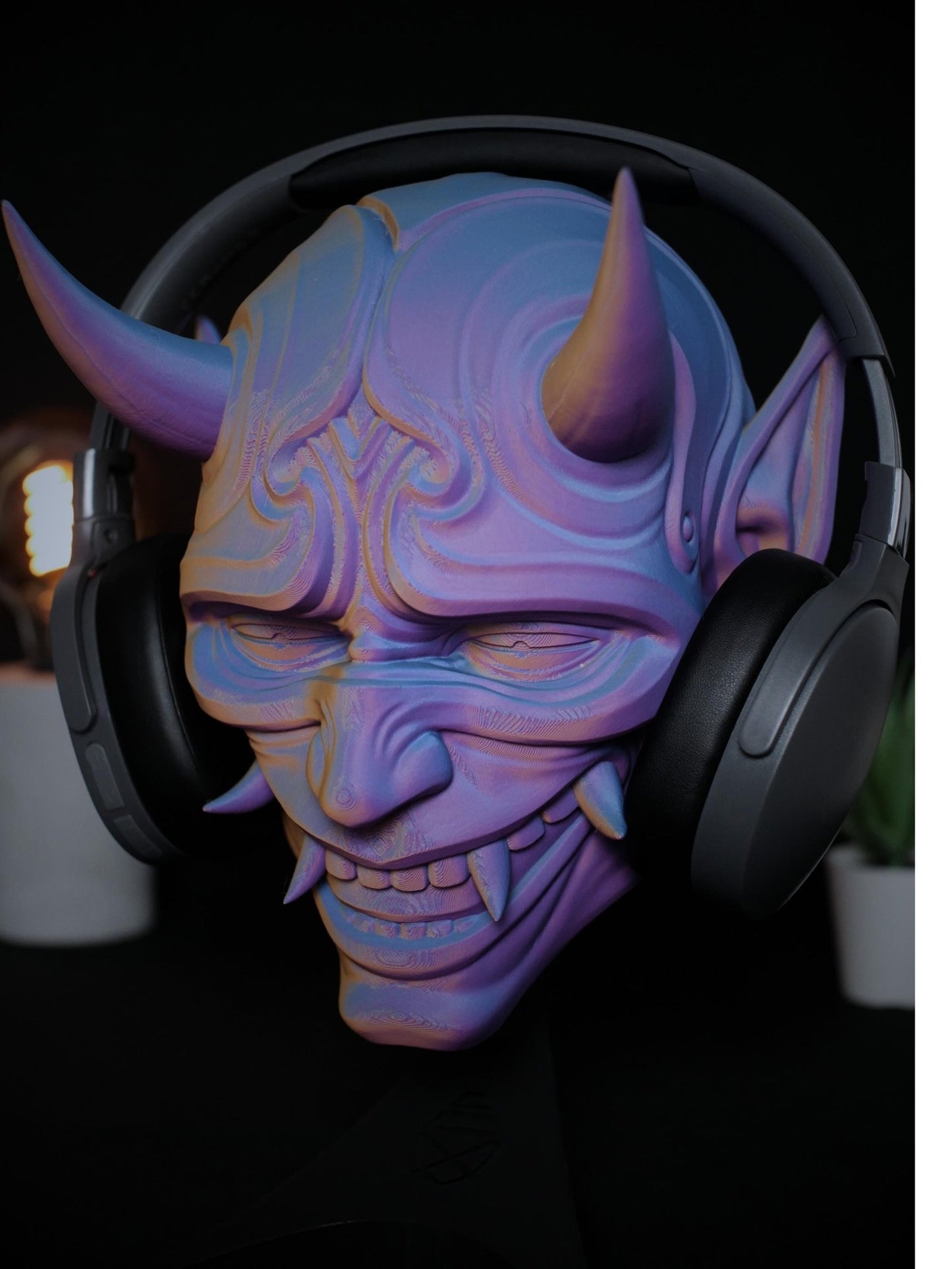 Soporte para auriculares ONI: organizador de oficina, soporte para auriculares de estudio, máscara japonesa ONI, incluye base (soporte de pared opcional) Regalo perfecto.