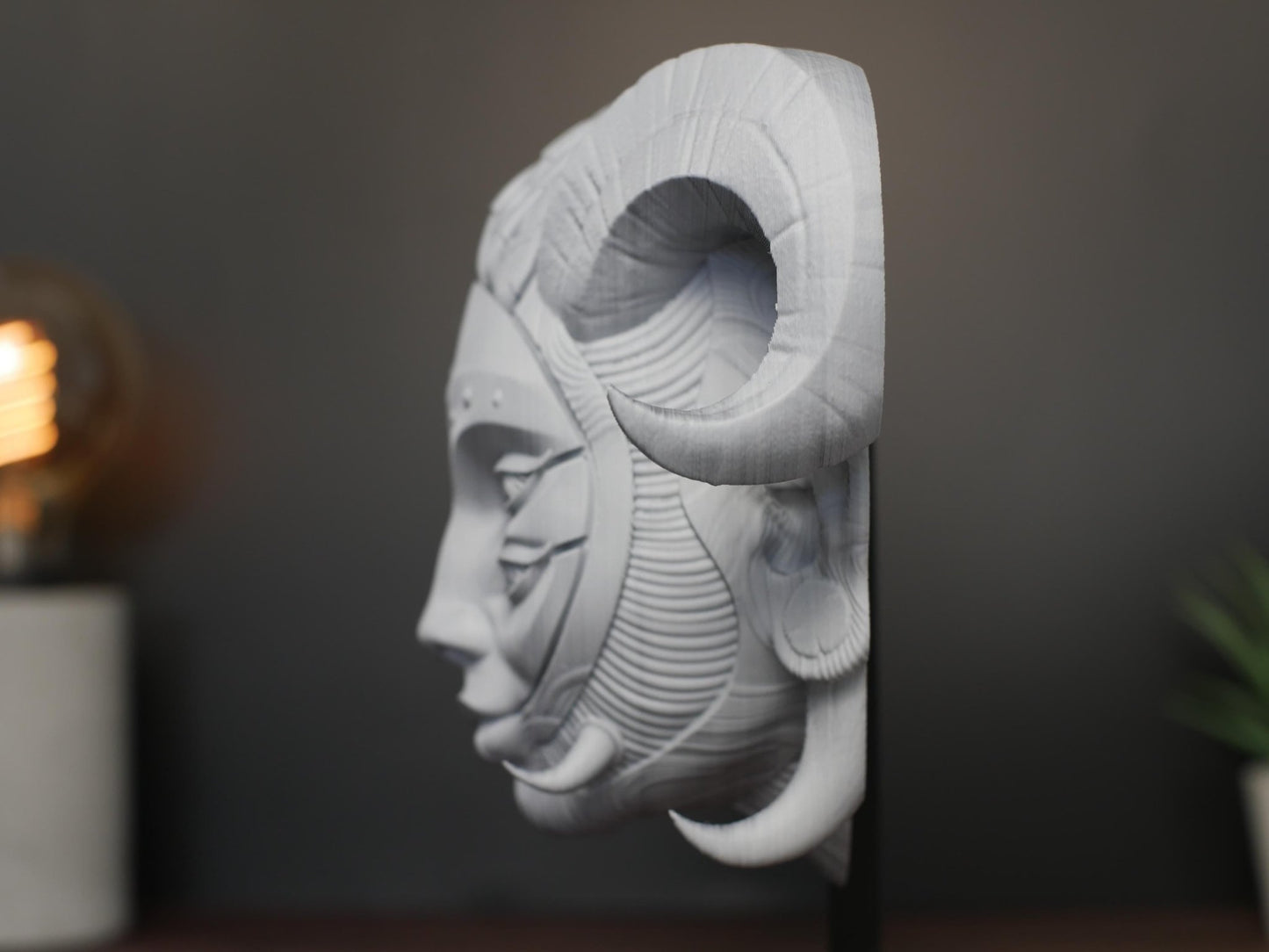 Máscara mortal Hellequin: escultura de pared de diablo medieval impresa en 3D, decoración gótica, máscara de fantasía folclórica para colgar en la pared o soporte incluido.