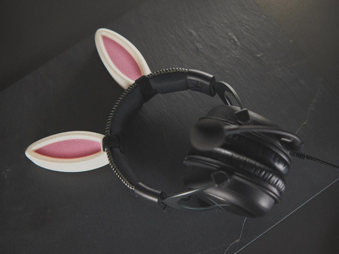 Auriculares con orejas de conejo impresas en 3D: accesorio para streamers de videojuegos