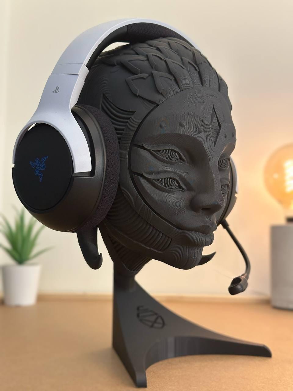 Soporte para auriculares Black Harlequin: soporte para auriculares de gaming y organizador de escritorio