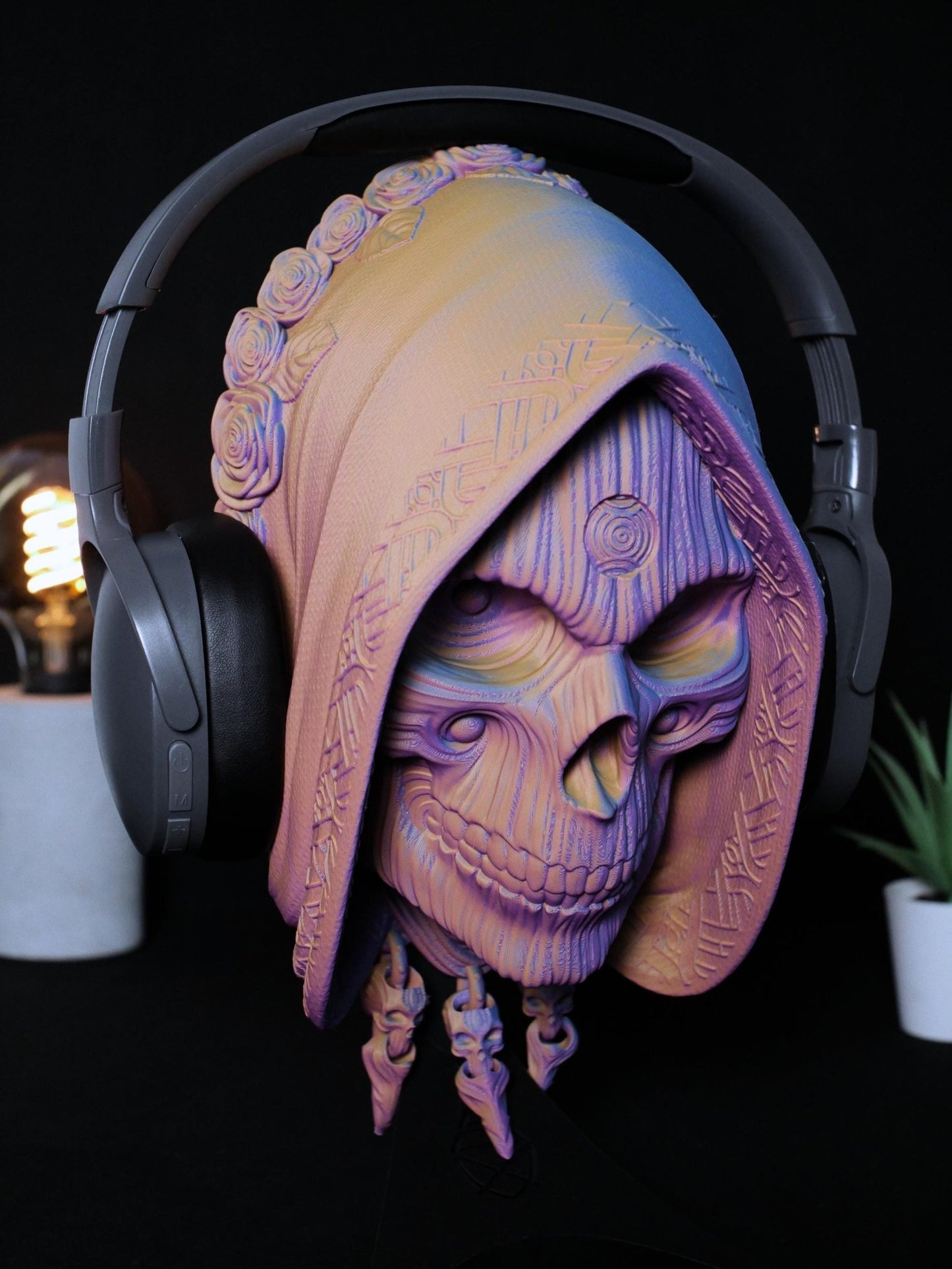 Soporte para auriculares Holy Death: ¡Revoluciona tu equipo de gaming! Perfecto como soporte para auriculares para gamers que buscan estilo y funcionalidad.