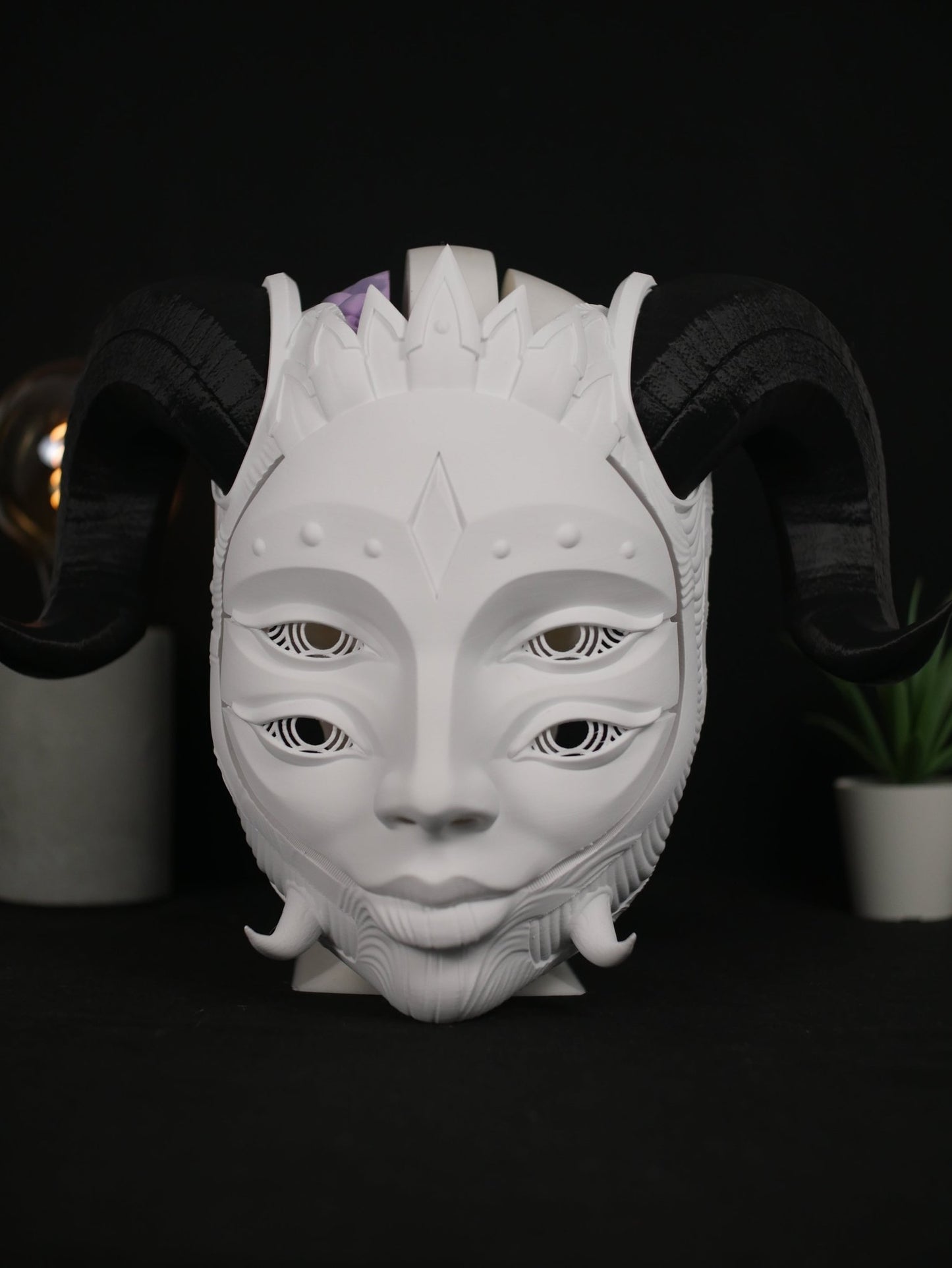 Máscara Hellequin Articulada de Cuatro Ojos con Cuernos para Cosplay y Bailes de Máscaras