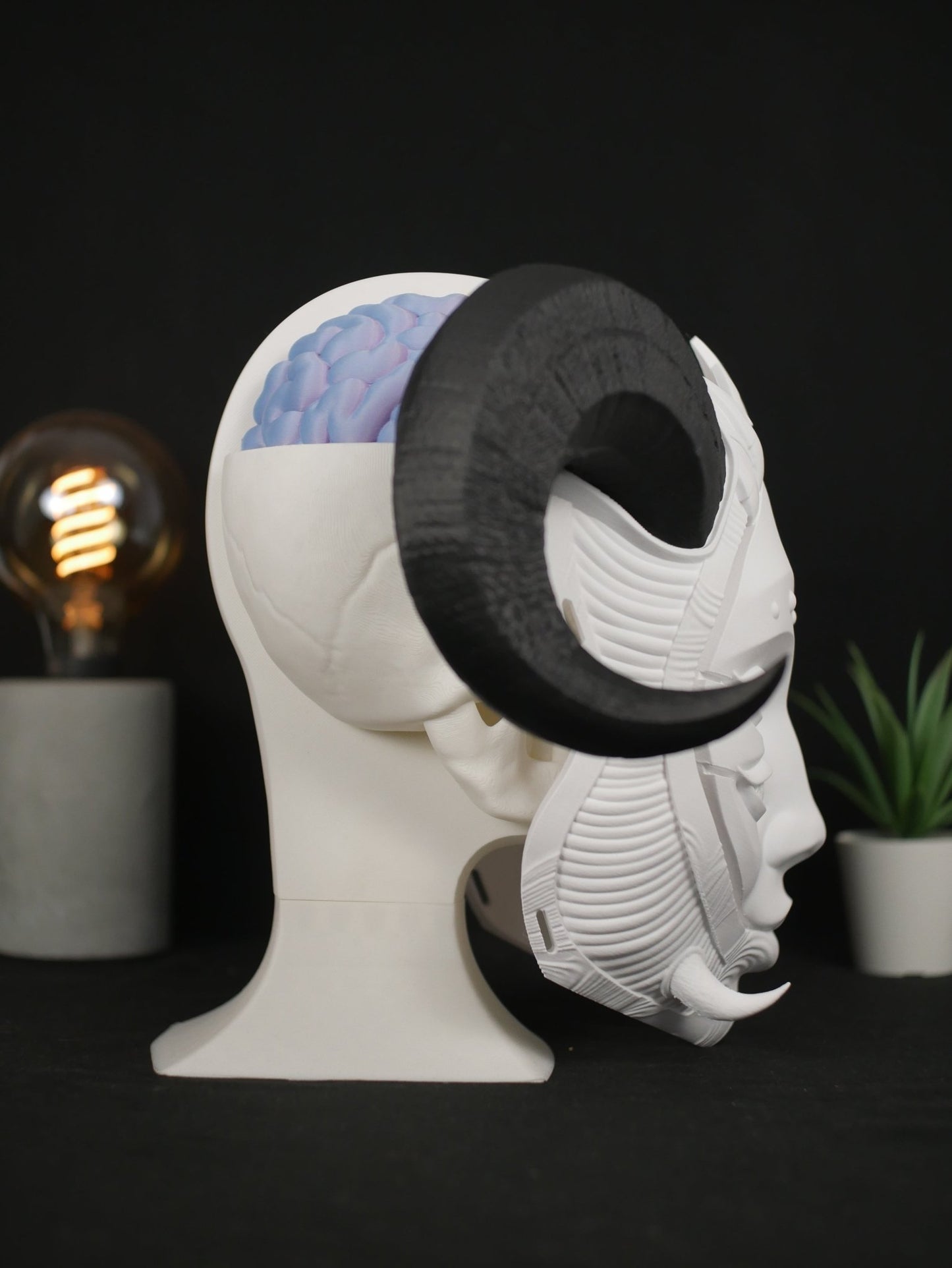 Máscara Hellequin Articulada de Cuatro Ojos con Cuernos para Cosplay y Bailes de Máscaras