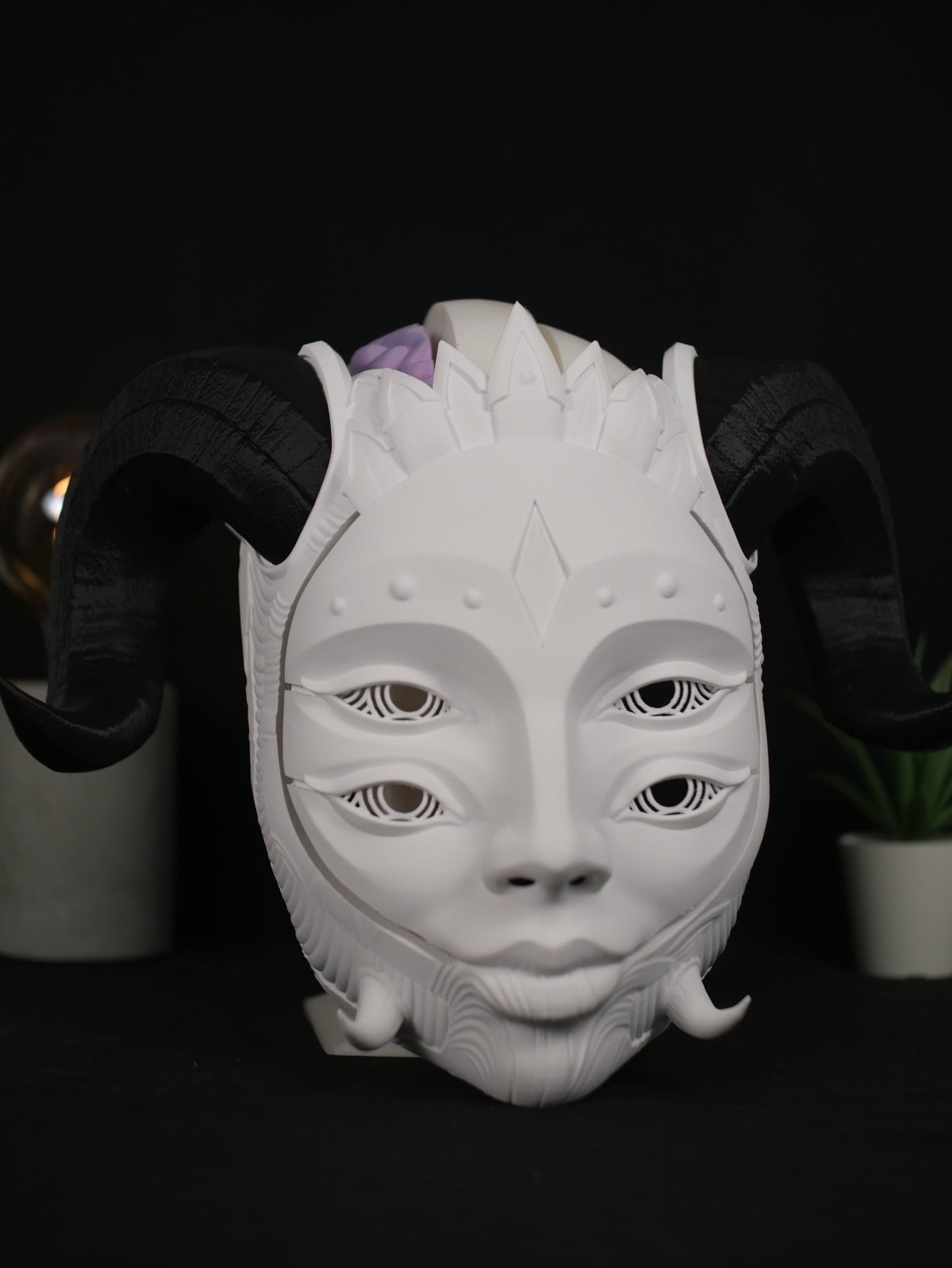 Máscara Hellequin Articulada de Cuatro Ojos con Cuernos para Cosplay y Bailes de Máscaras