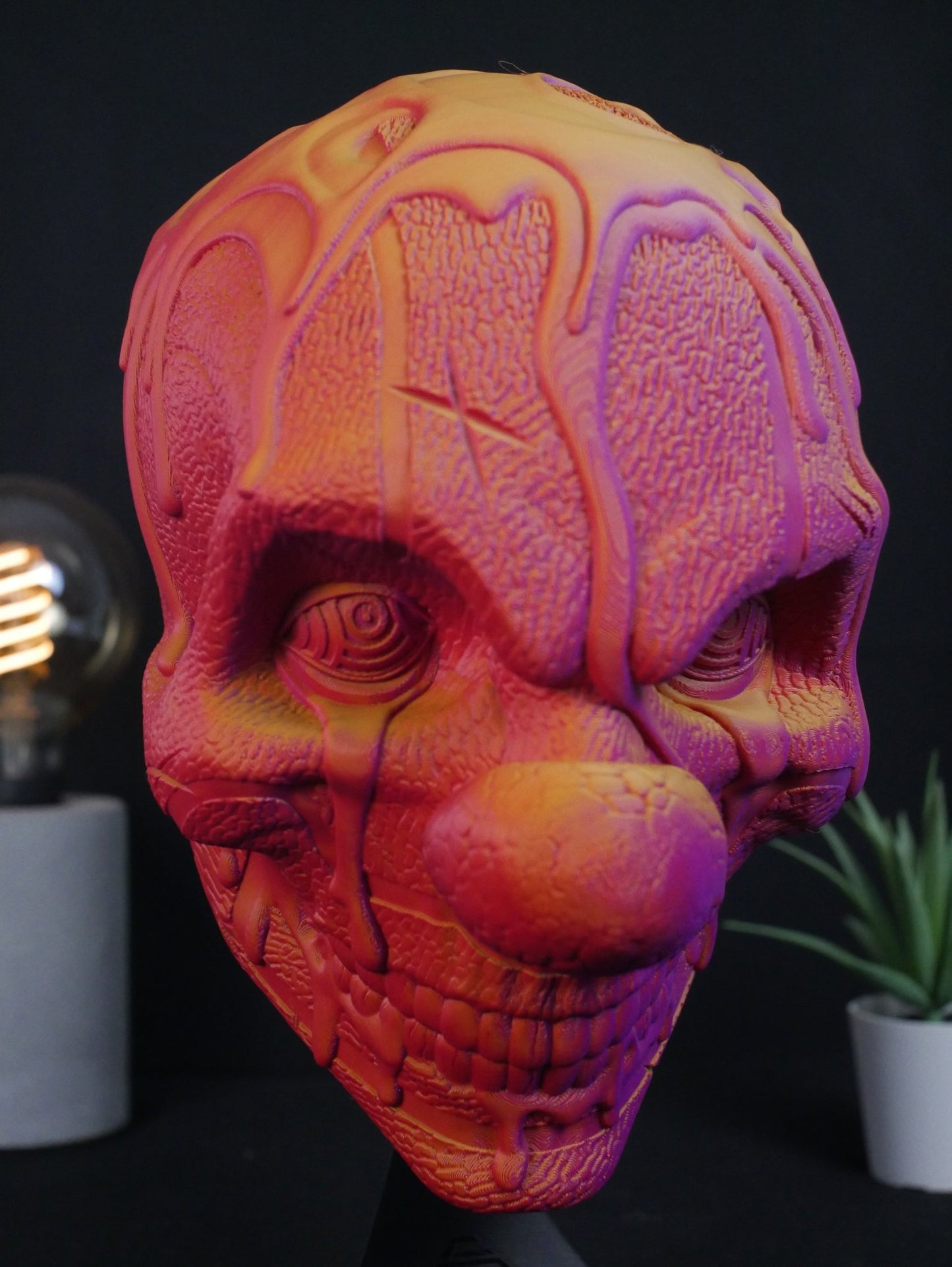 Calavera de Payaso Tenebrosa Texturizada | Decoración de Terror Versátil (Pared y Escritorio)