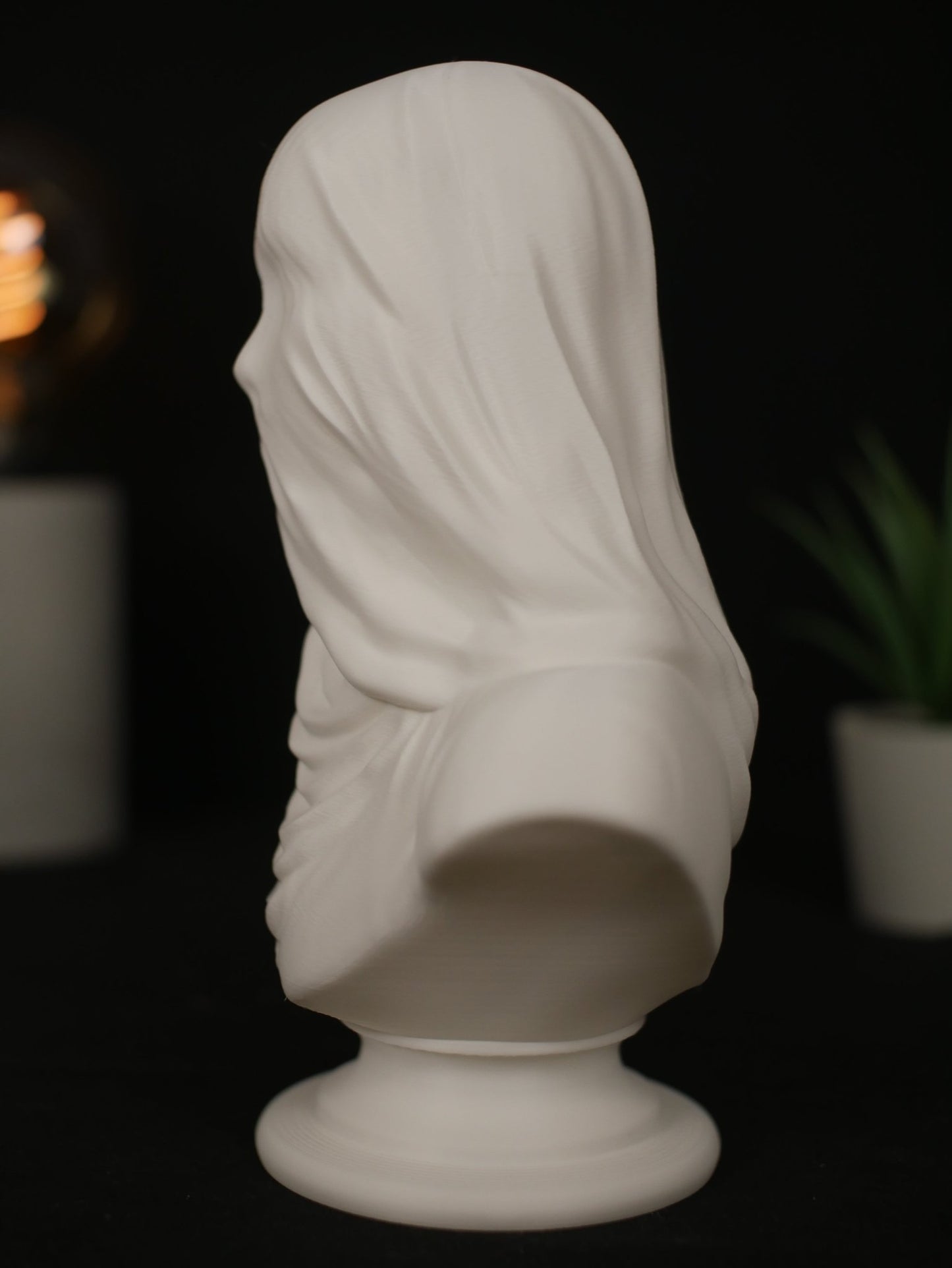 Busto Escultural "La Dama Velada" – Arte Moderno y Minimalista