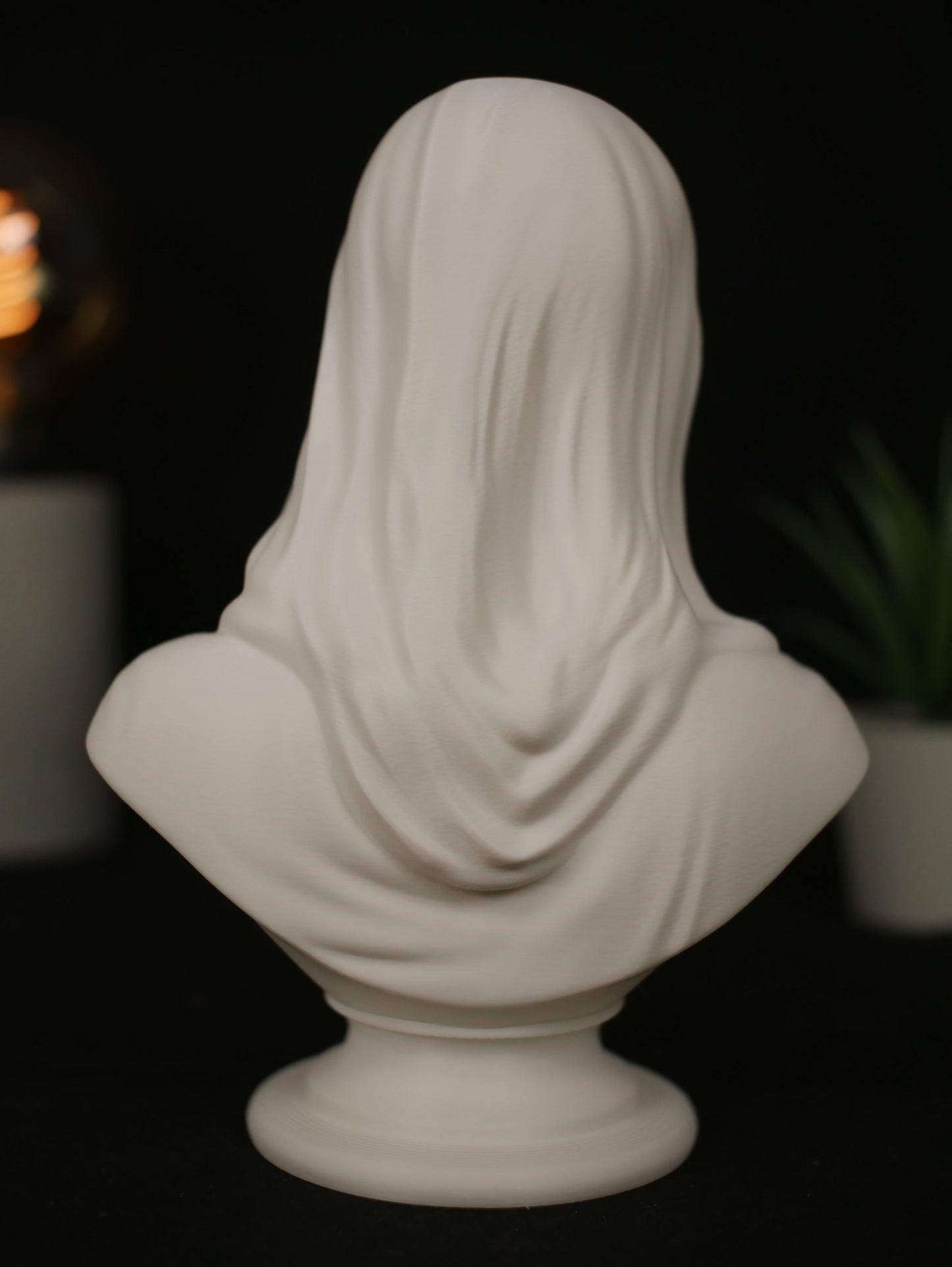 Busto Escultural "La Dama Velada" – Arte Moderno y Minimalista