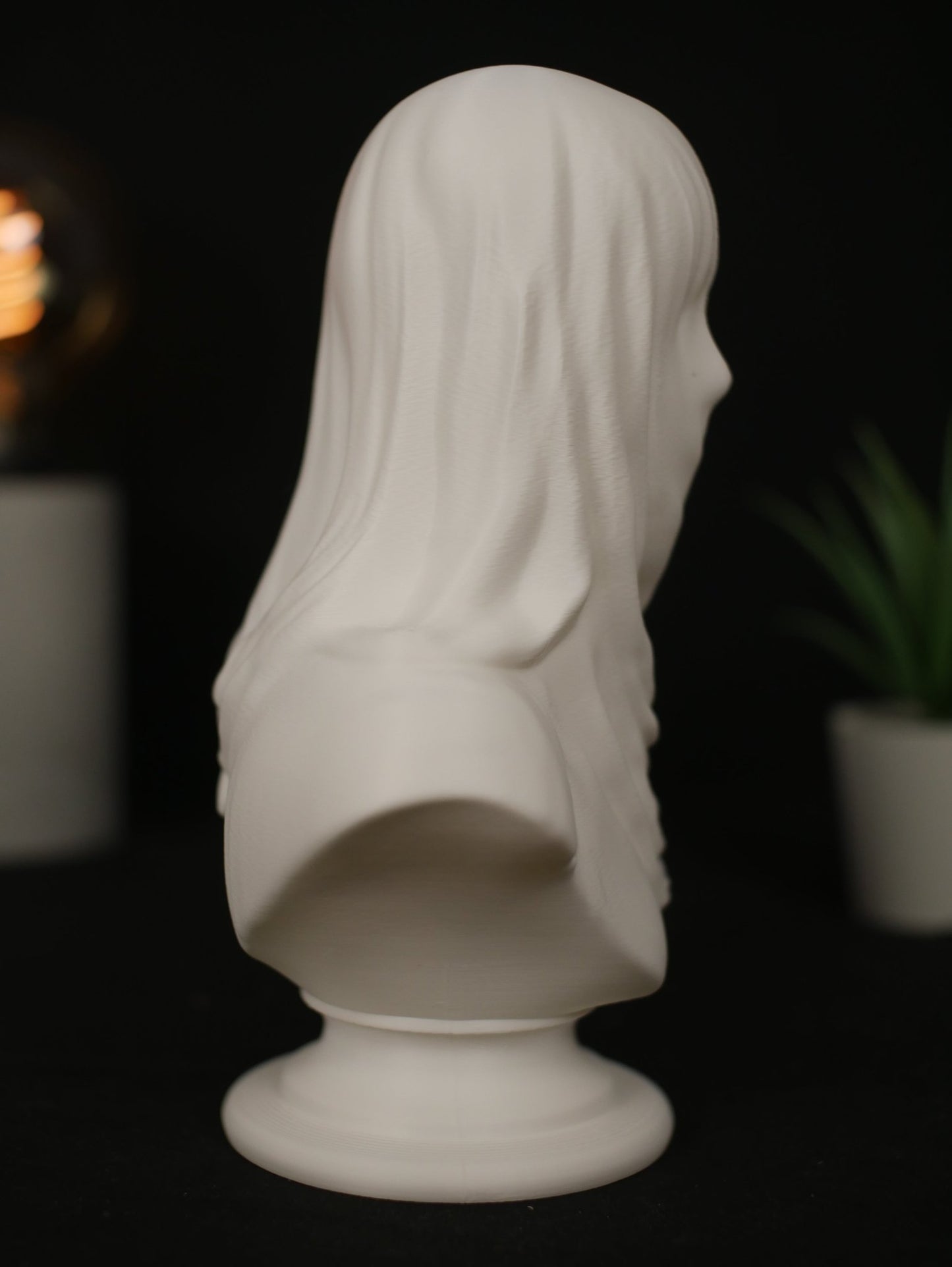 Busto Escultural "La Dama Velada" – Arte Moderno y Minimalista