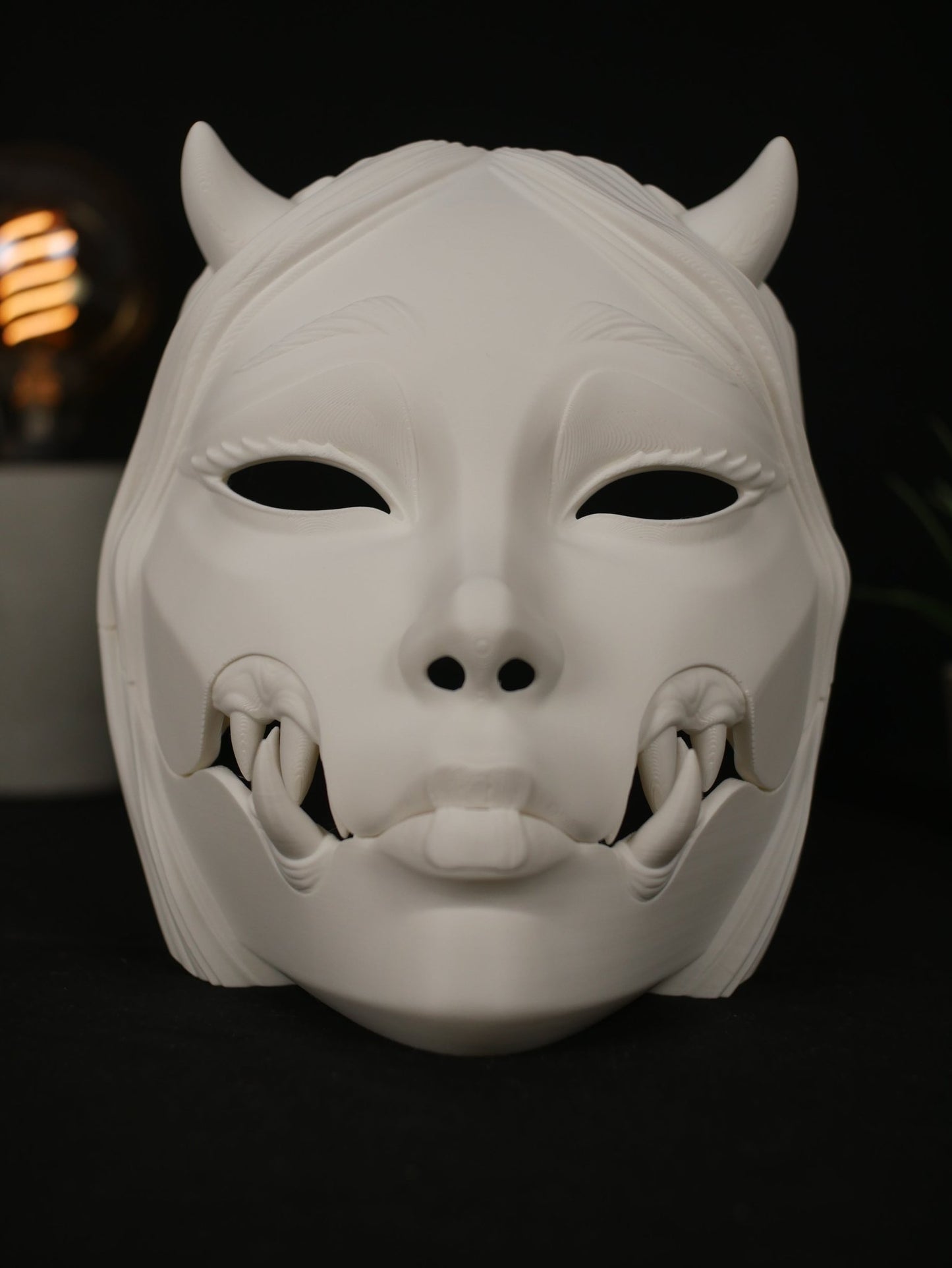 Máscara Articulada Kuchisake-onna – Demonio Oni Japonés con Mandíbula Móvil