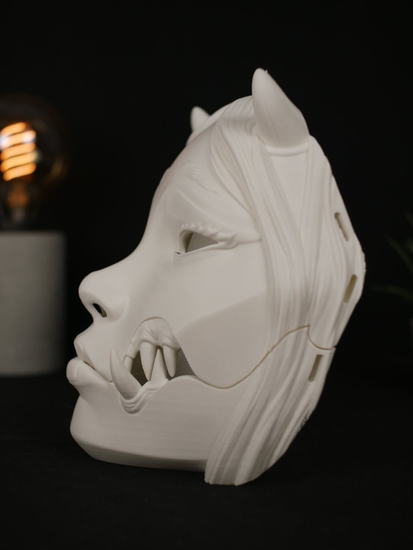 Máscara Articulada Kuchisake-onna – Demonio Oni Japonés con Mandíbula Móvil