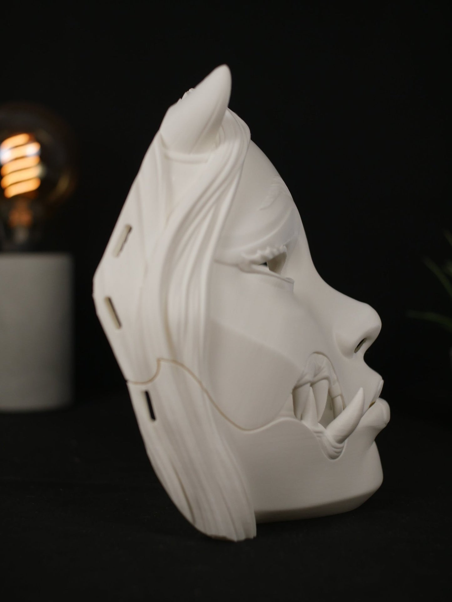 Máscara Articulada Kuchisake-onna – Demonio Oni Japonés con Mandíbula Móvil