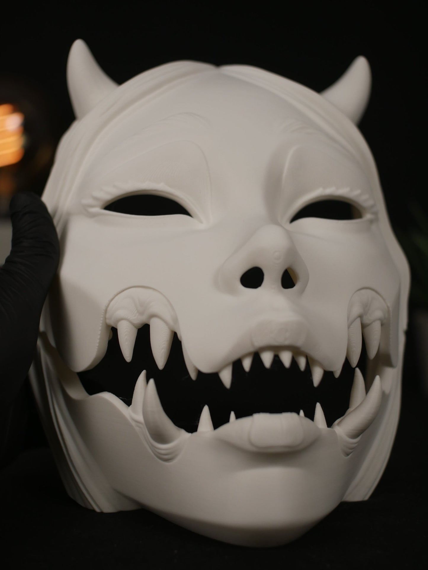 Máscara Articulada Kuchisake-onna – Demonio Oni Japonés con Mandíbula Móvil