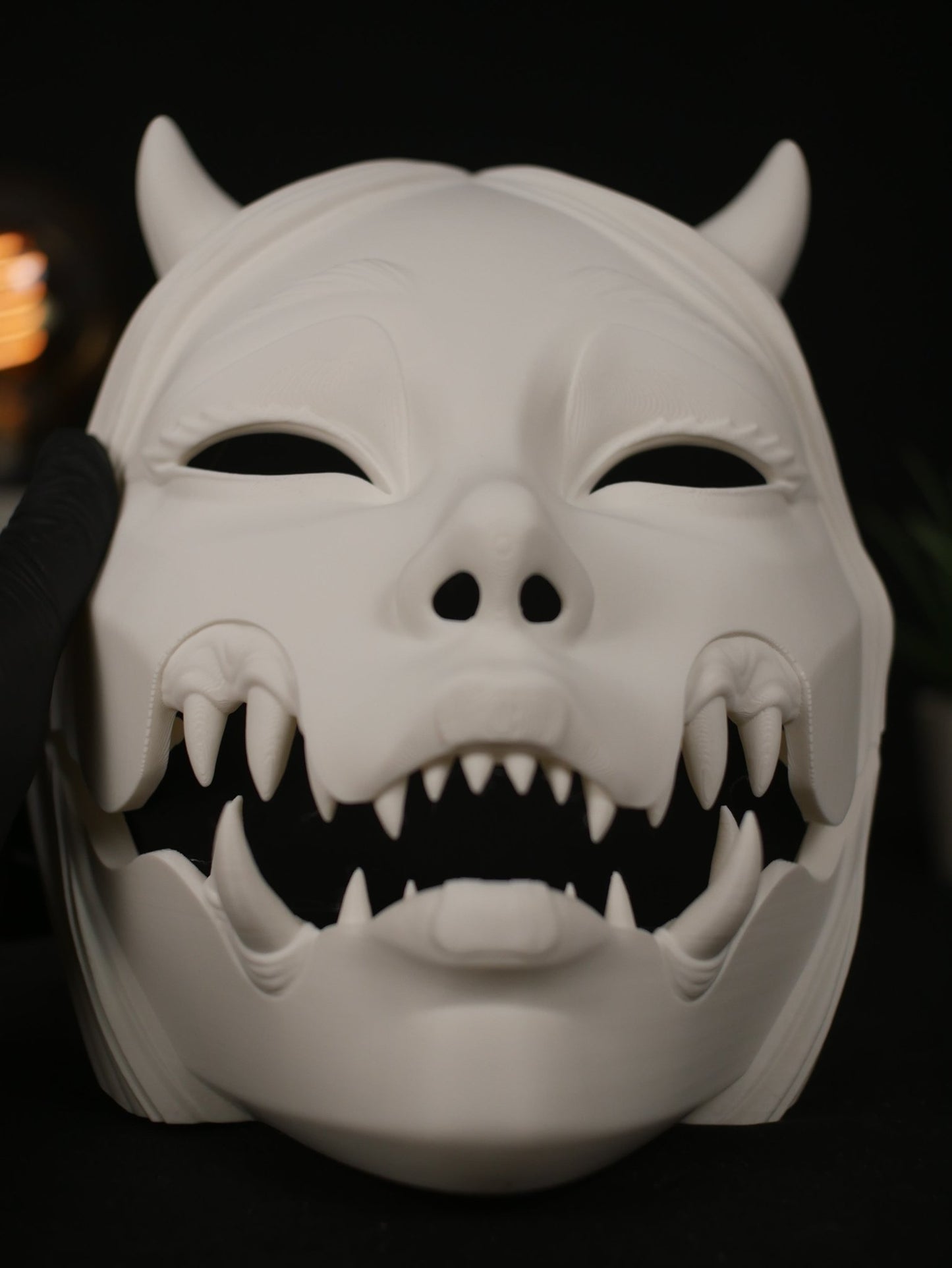 Máscara Articulada Kuchisake-onna – Demonio Oni Japonés con Mandíbula Móvil