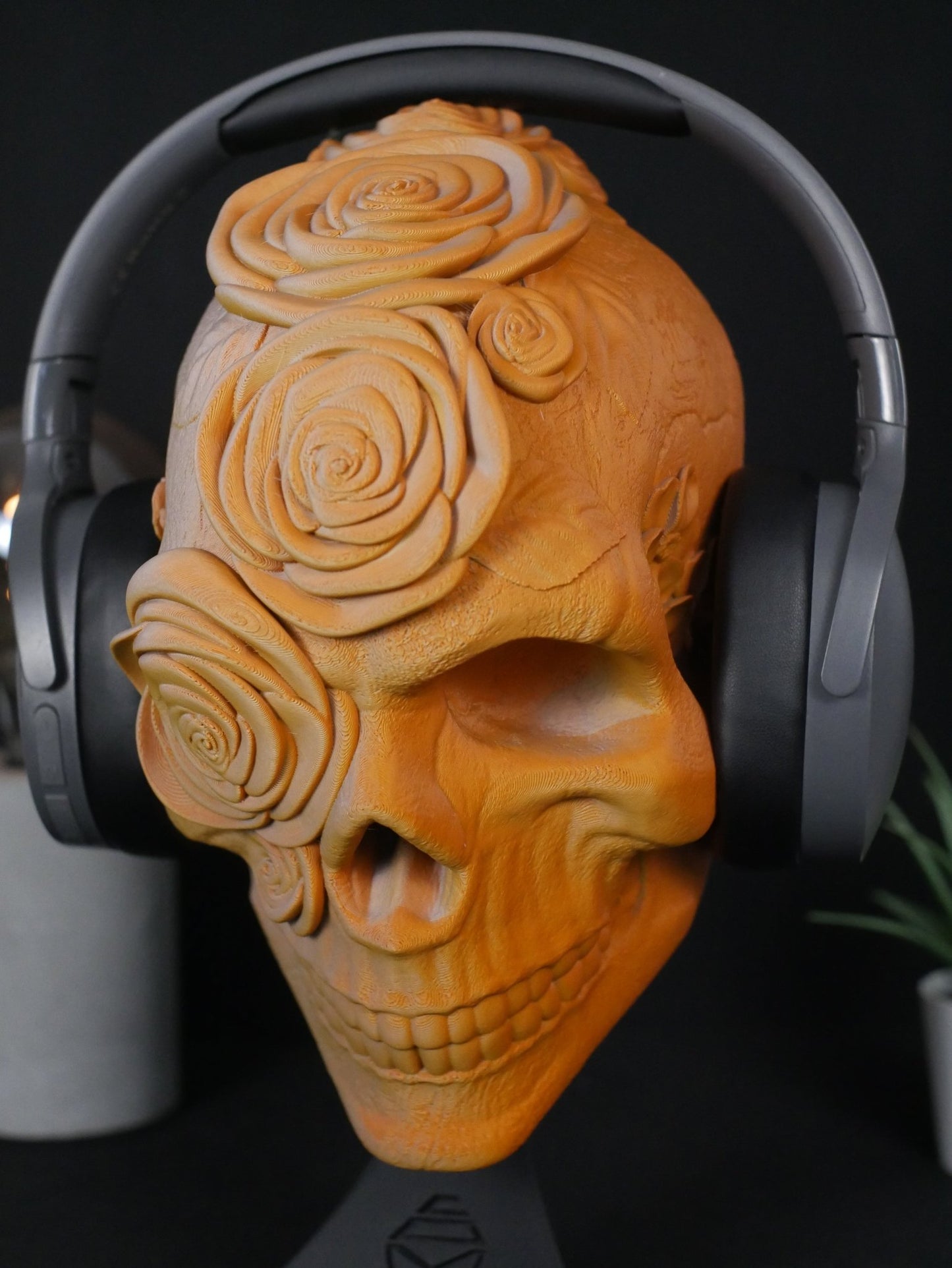 Soporte Auriculares Calavera con Rosas – Base Cascos Gaming y Decoración Gótica