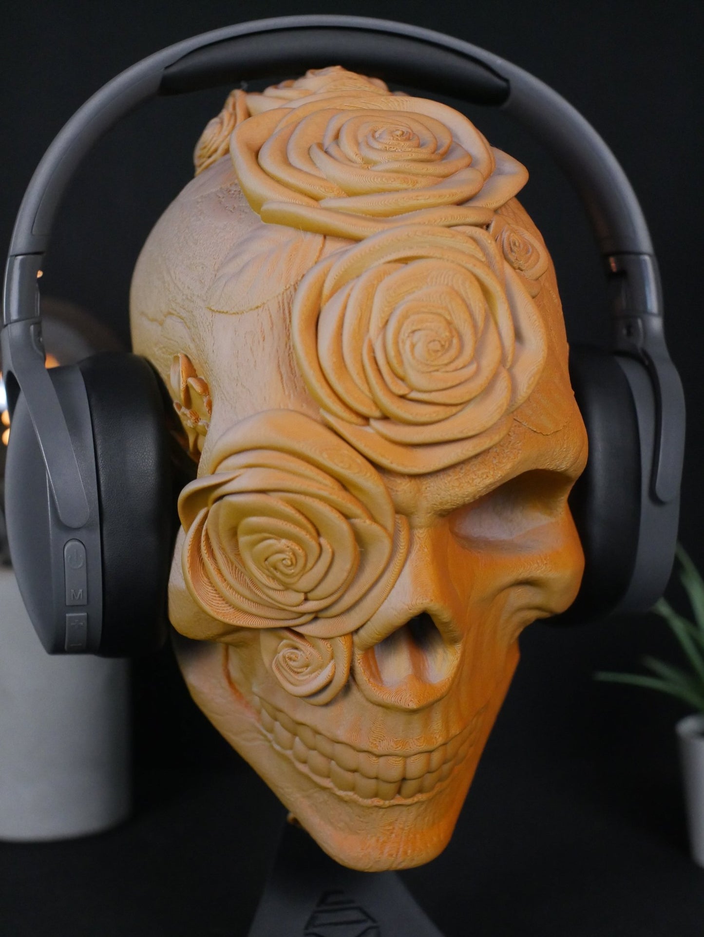 Soporte Auriculares Calavera con Rosas – Base Cascos Gaming y Decoración Gótica