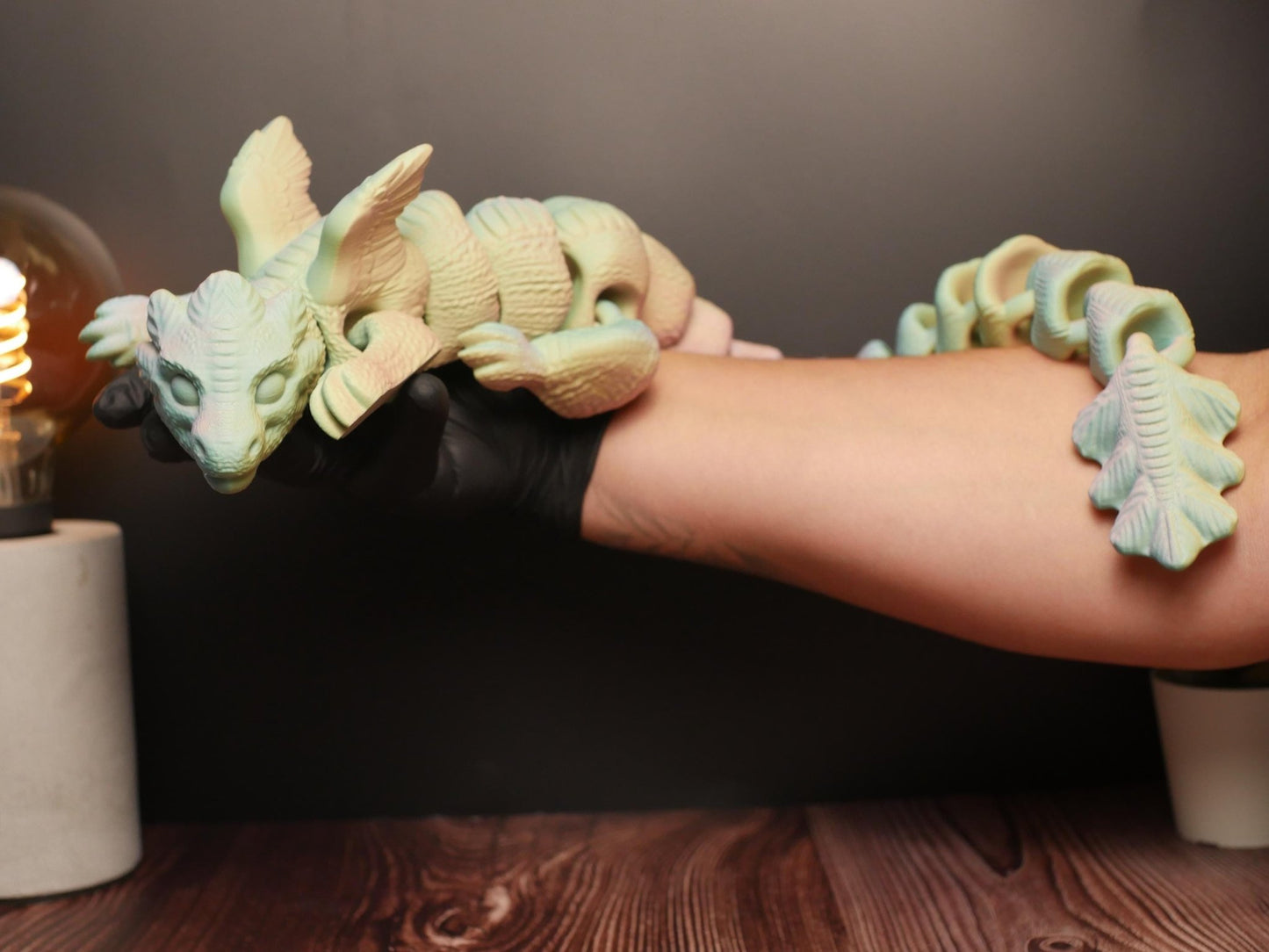 Dragón articulado flexible y multifuncional: juguete antiestrés, decoración creativa y coleccionable único para entusiastas.