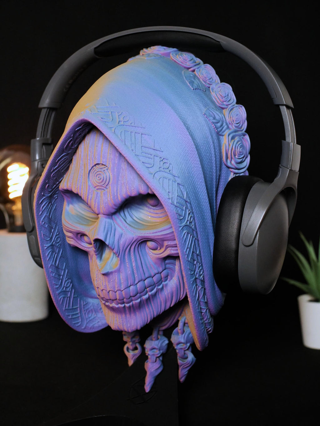Soporte para auriculares Holy Death: ¡Revoluciona tu equipo de gaming! Perfecto como soporte para auriculares para gamers que buscan estilo y funcionalidad.