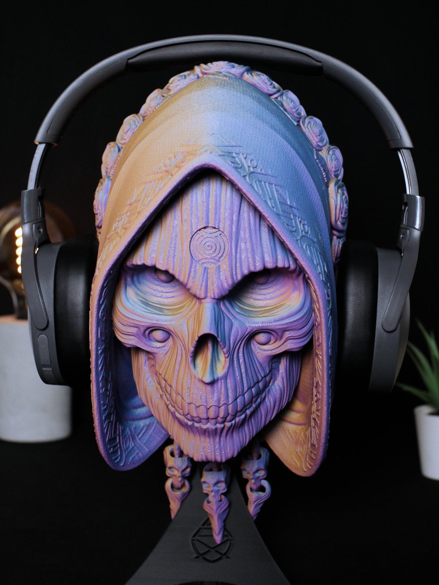 Soporte para auriculares Holy Death: ¡Revoluciona tu equipo de gaming! Perfecto como soporte para auriculares para gamers que buscan estilo y funcionalidad.