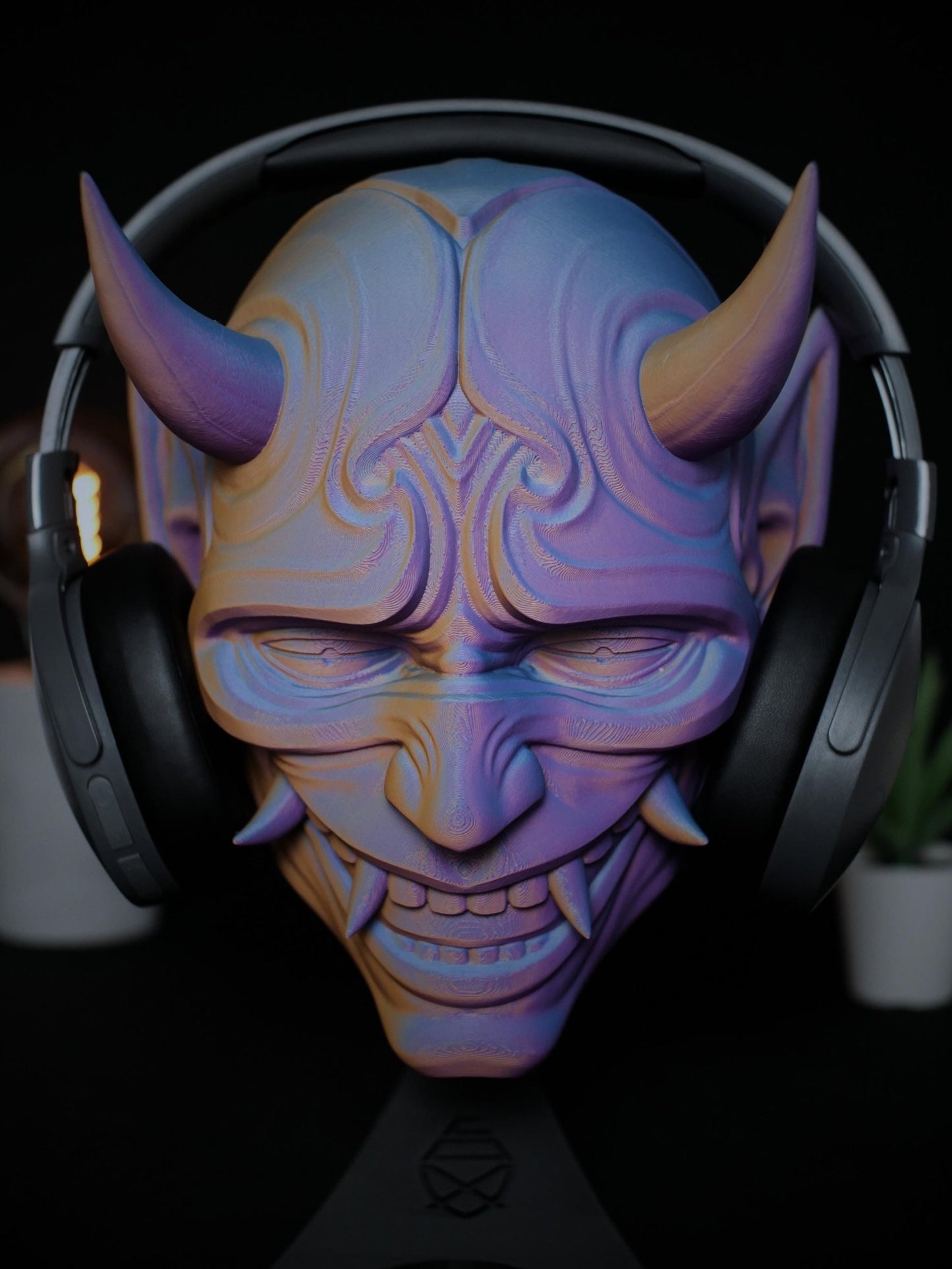 Soporte para auriculares ONI: organizador de oficina, soporte para auriculares de estudio, máscara japonesa ONI, incluye base (soporte de pared opcional) Regalo perfecto.