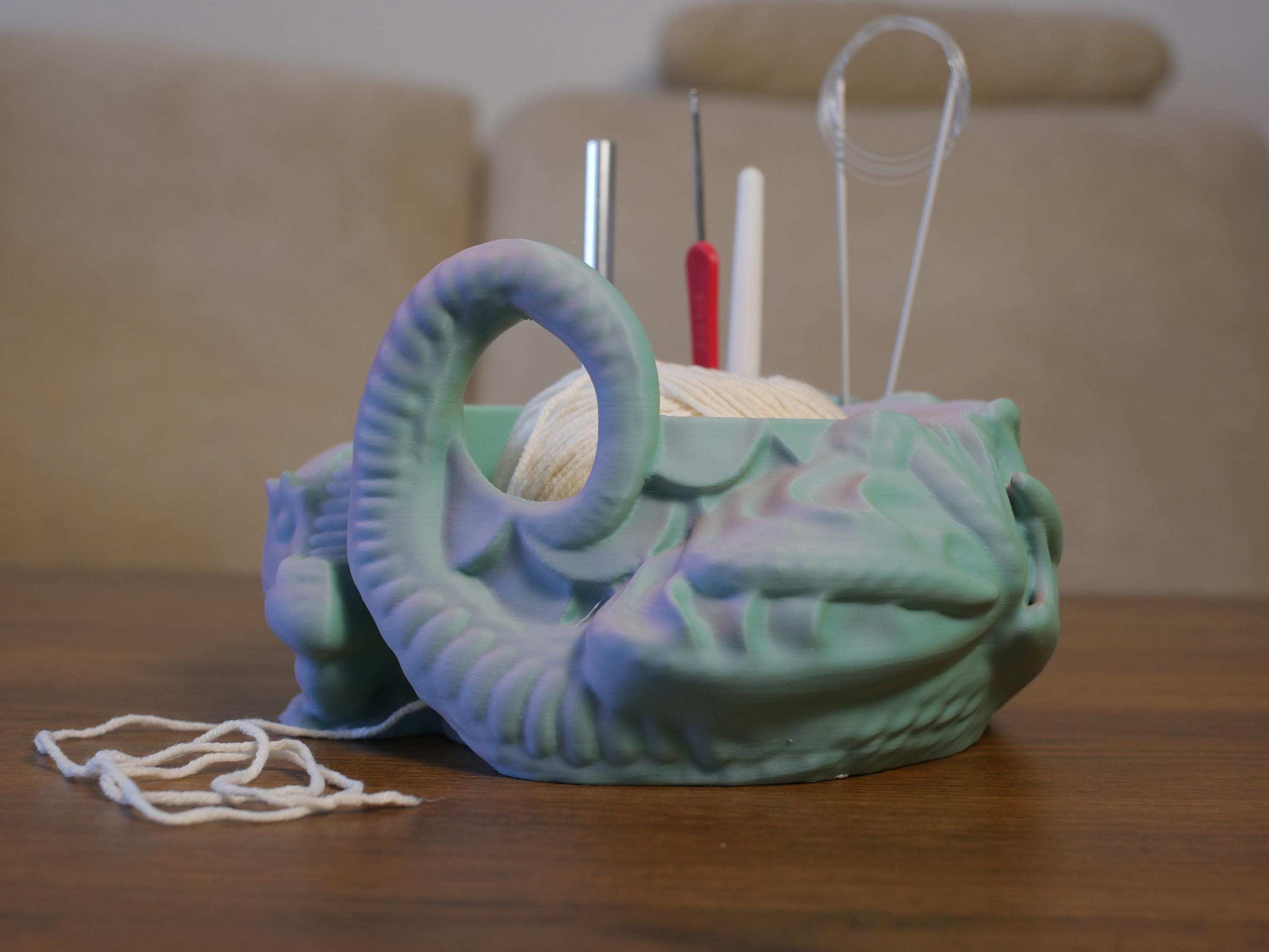 Cuenco de lana con forma de dragón impreso en 3D: organizador y soporte para herramientas de crochet