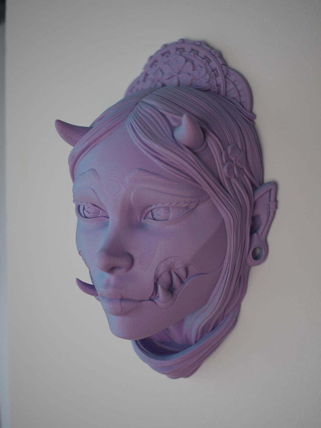 Busto de yokai japonés Kuchisake. Estatua para colgar en la pared o de escritorio. Decoración de demonio oni. Arte de terror gótico.