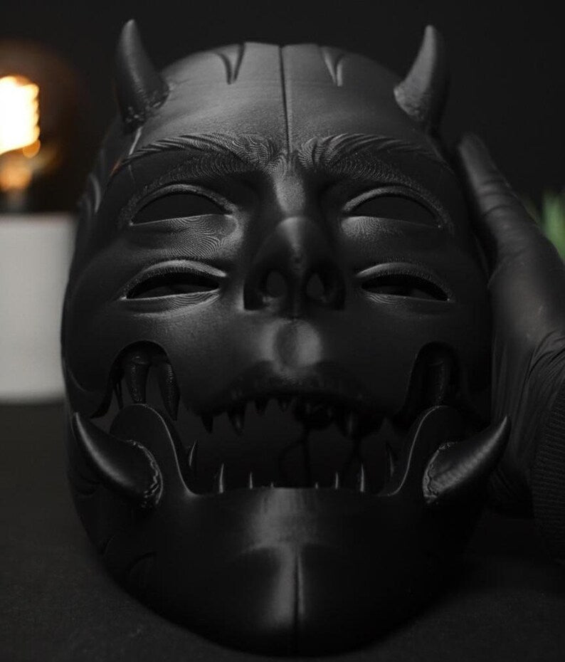 Máscara de Demonio Articulada Argos con Cuernos para Cosplay y Halloween