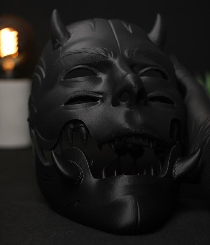 Máscara de Demonio Articulada Argos con Cuernos para Cosplay y Halloween