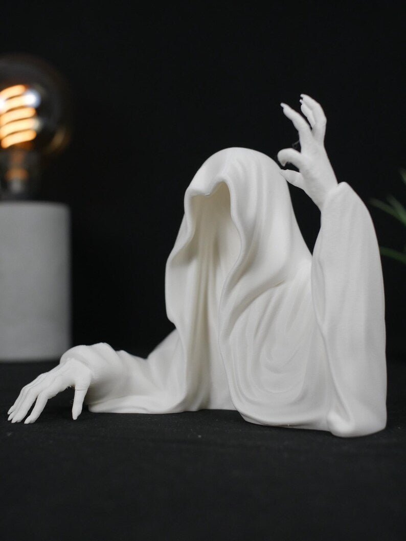 Figura Espectro Encapuchado "Emergiendo" – Decoración de Fantasía para Escritorio