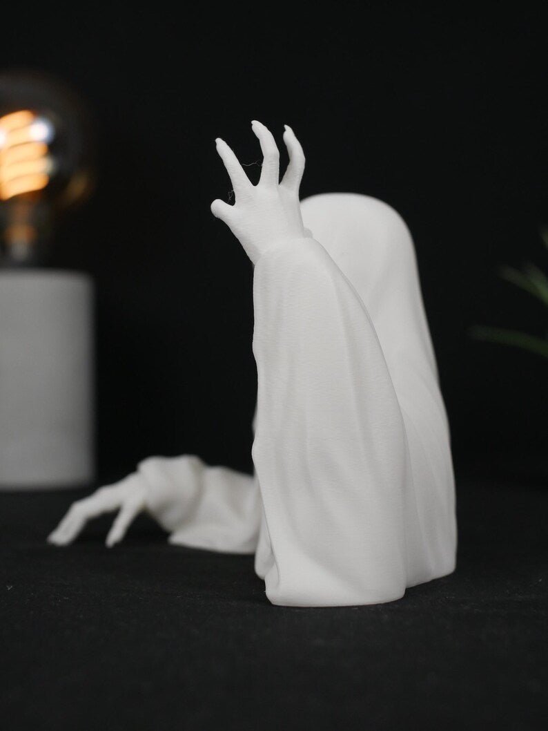 Figura Espectro Encapuchado "Emergiendo" – Decoración de Fantasía para Escritorio