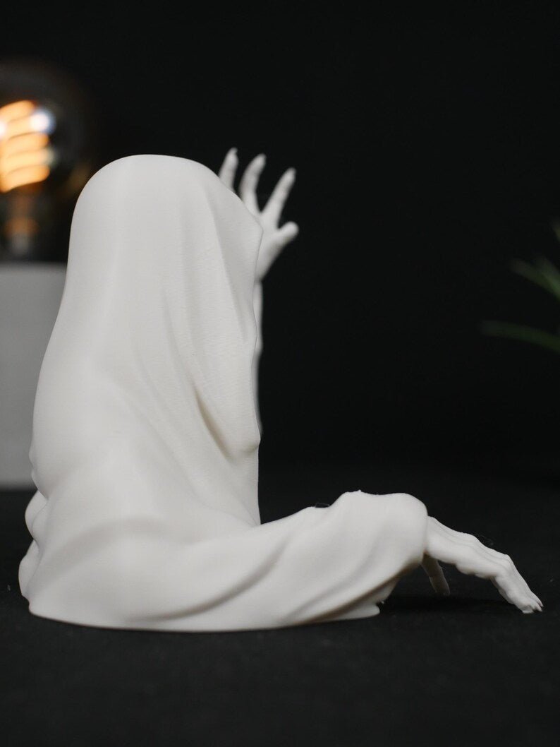 Figura Espectro Encapuchado "Emergiendo" – Decoración de Fantasía para Escritorio